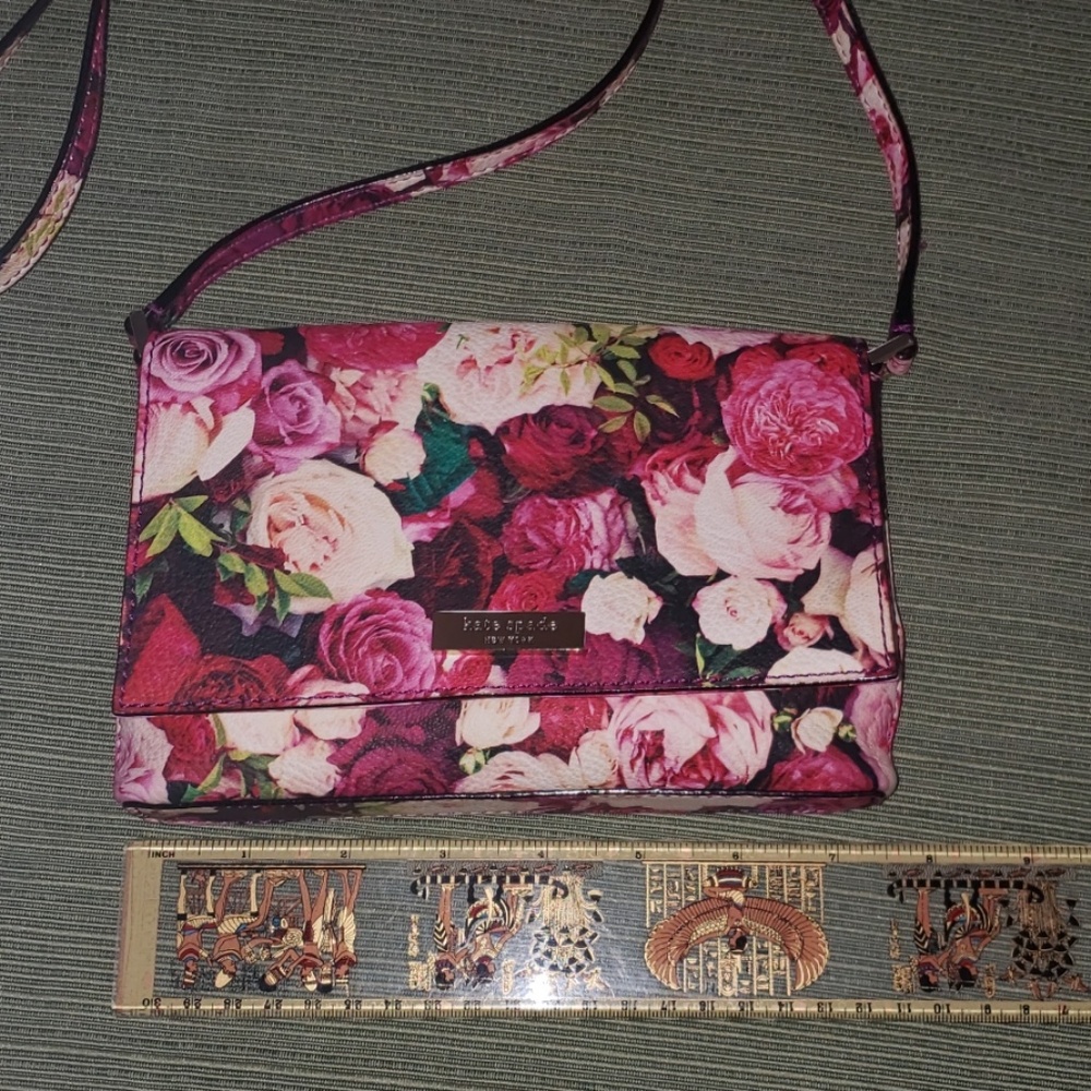 Small Kate Spade Rose cross body bag